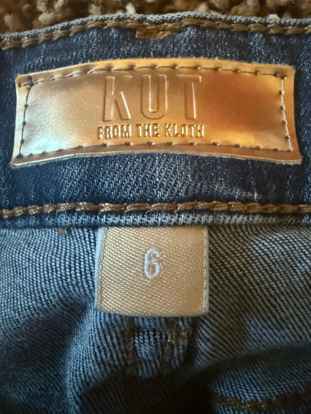 Kut from the Kloth Dark Blue women’s Denim Jeans with Brown Leather Patch
